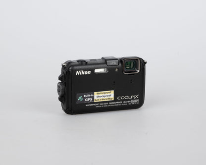 Appareil photo numérique robuste Nikon Coolpix AW100 16 MP avec carte SD de 8 Go + batterie + chargeur