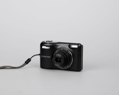 Appareil photo numérique à capteur CCD Nikon Coolpix L30 20,1 MP avec carte SD de 4 Go (utilise des piles AA)