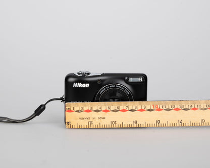 Appareil photo numérique à capteur CCD Nikon Coolpix L30 20,1 MP avec carte SD de 4 Go (utilise des piles AA)