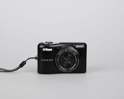 Appareil photo numérique à capteur CCD Nikon Coolpix L30 20,1 MP avec carte SD de 4 Go (utilise des piles AA)
