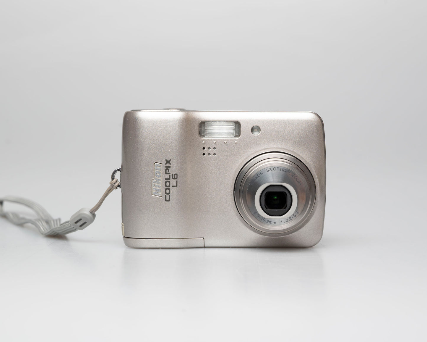 Appareil photo numérique Nikon Coolpix L6 de 6 mégapixels avec carte SD de 8 Go