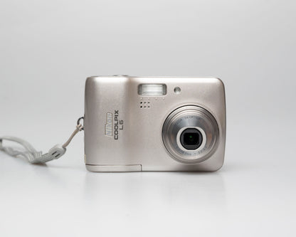 Appareil photo numérique Nikon Coolpix L6 de 6 mégapixels avec carte SD de 8 Go