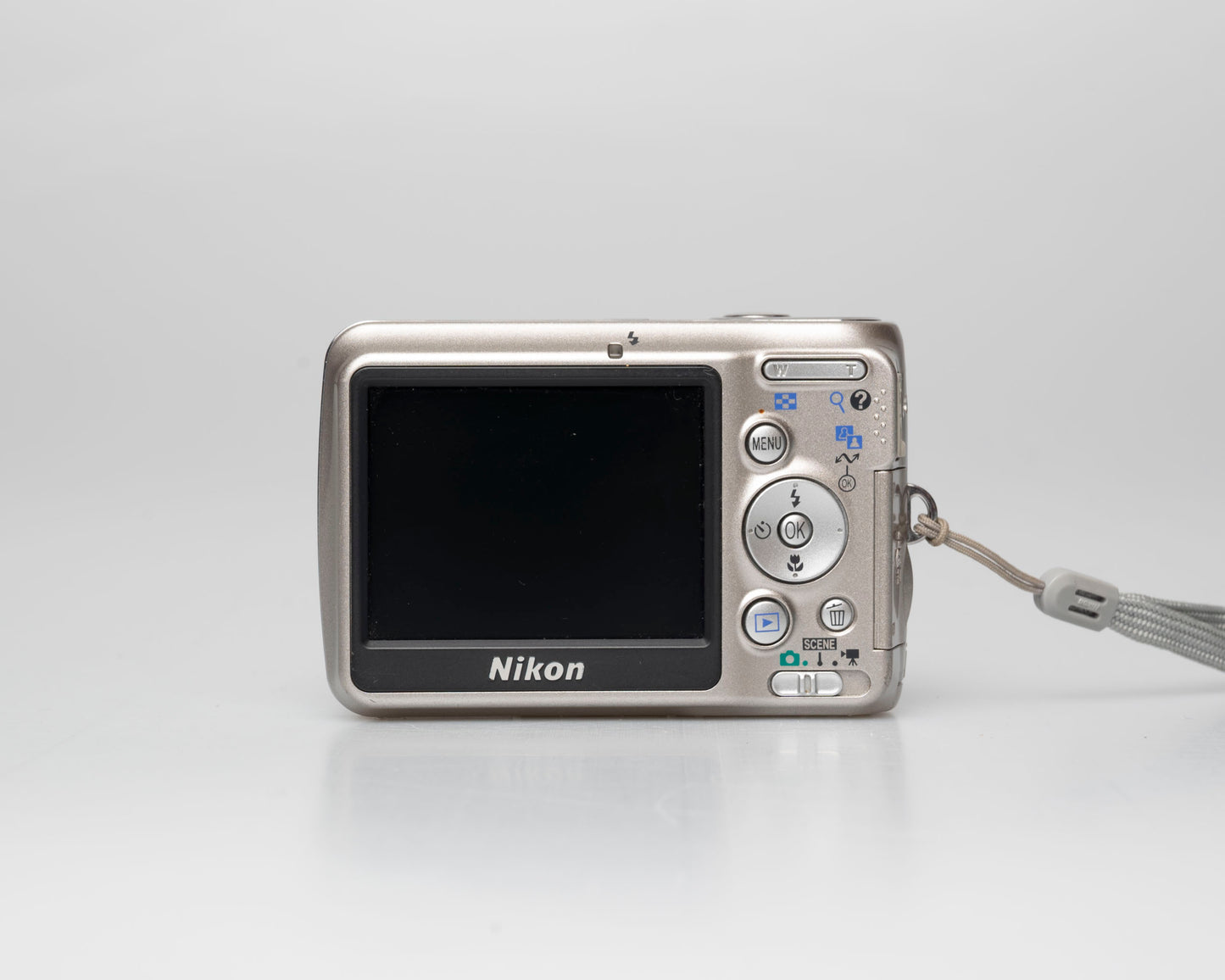 Appareil photo numérique Nikon Coolpix L6 de 6 mégapixels avec carte SD de 8 Go