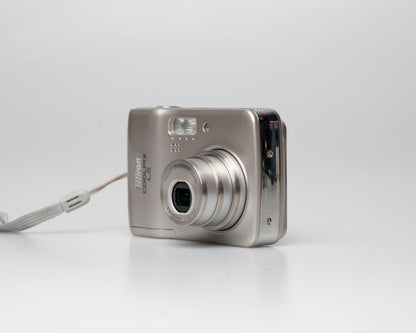 Appareil photo numérique Nikon Coolpix L6 de 6 mégapixels avec carte SD de 8 Go