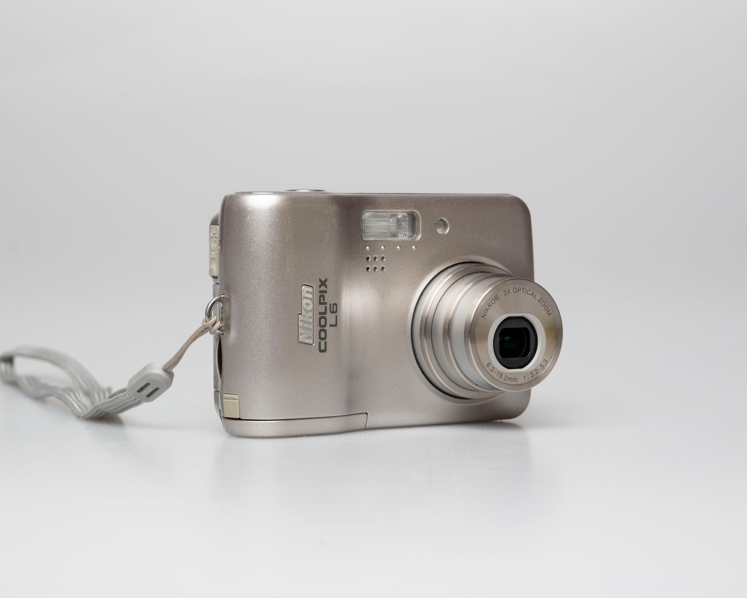 Nikon Coolpix L6 6-megapixel digicam w/8GB SD card – New Wave Pool