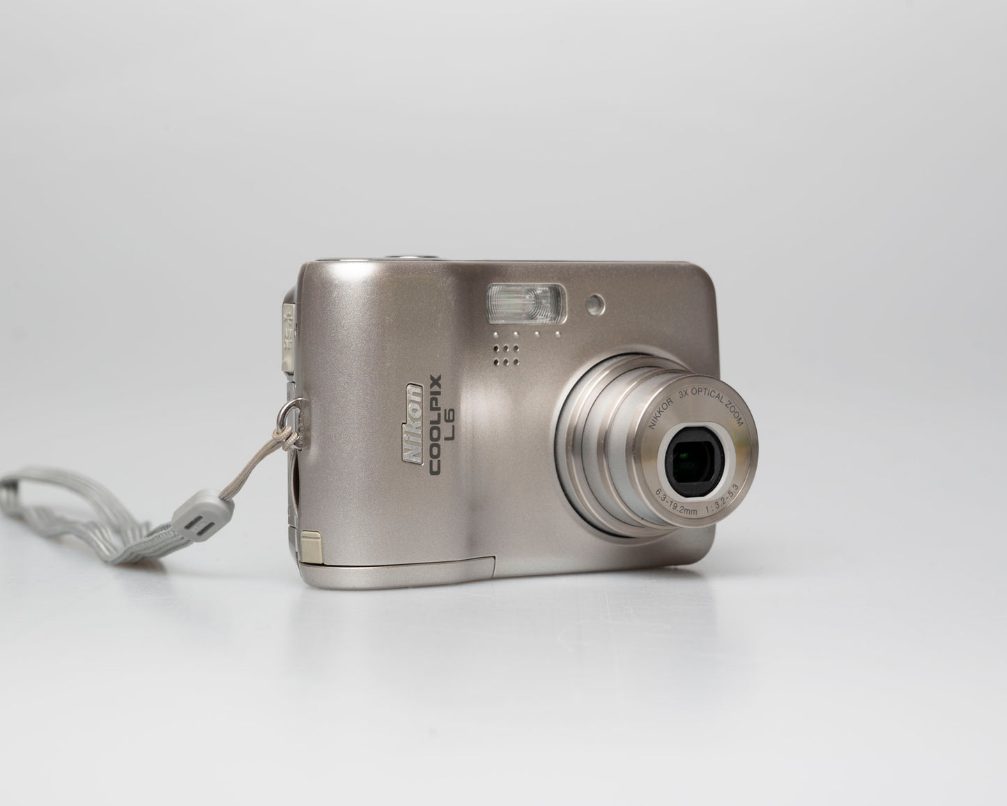 Appareil photo numérique Nikon Coolpix L6 de 6 mégapixels avec carte SD de 8 Go