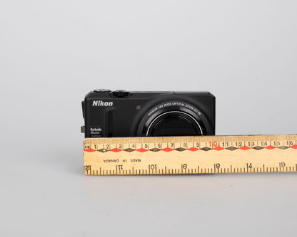 Appareil photo numérique Nikon Coolpix S9100 12,1 MP avec batterie + câble de charge USB (utilise des cartes SD)
