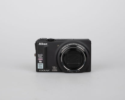 Appareil photo numérique Nikon Coolpix S9100 12,1 MP avec batterie + câble de charge USB (utilise des cartes SD)