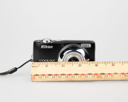 Appareil photo numérique à capteur CCD Nikon Coolpix L24 14MP avec étui (utilise des piles AA et des cartes mémoire SD)