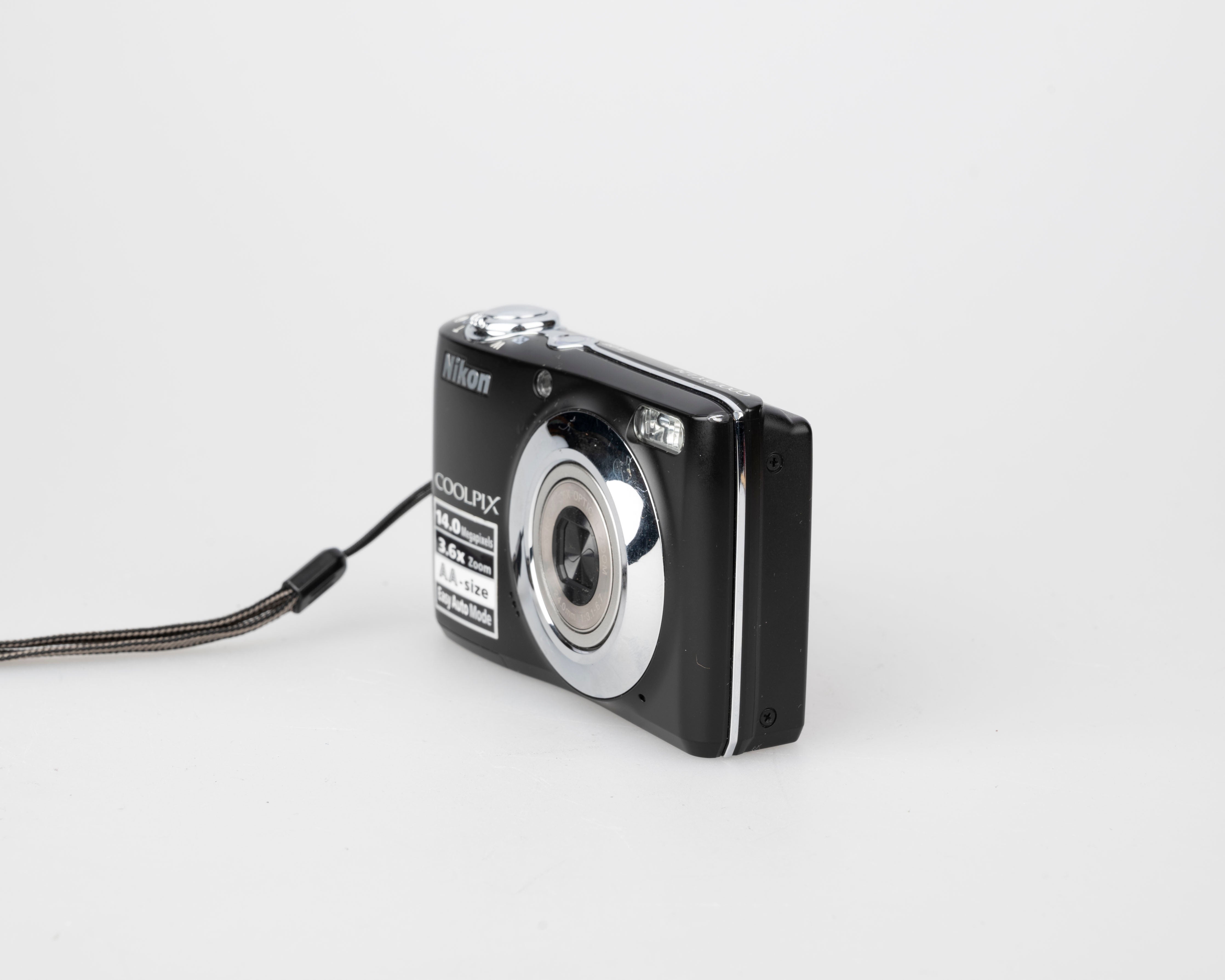 Nikon Coolpix L24 14MP CCD sensor digicam w/ case (uses AA