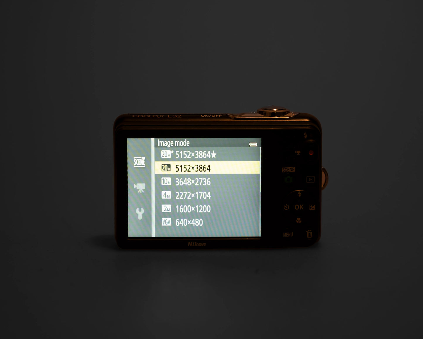 Appareil photo numérique à capteur CCD Nikon Coolpix L32 20,1 MP avec carte SD de 8 Go + étui (utilise des piles AA)