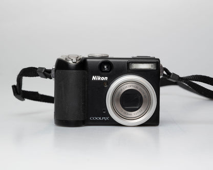 Appareil photo numérique Nikon Coolpix P5000 avec chargeur + batterie + carte de 8 Go + manuel