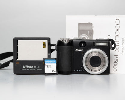 Appareil photo numérique Nikon Coolpix P5000 avec chargeur + batterie + carte de 8 Go + manuel