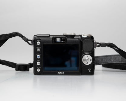 Appareil photo numérique Nikon Coolpix P5000 avec chargeur + batterie + carte de 8 Go + manuel
