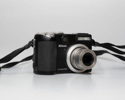 Appareil photo numérique Nikon Coolpix P5000 avec chargeur + batterie + carte de 8 Go + manuel