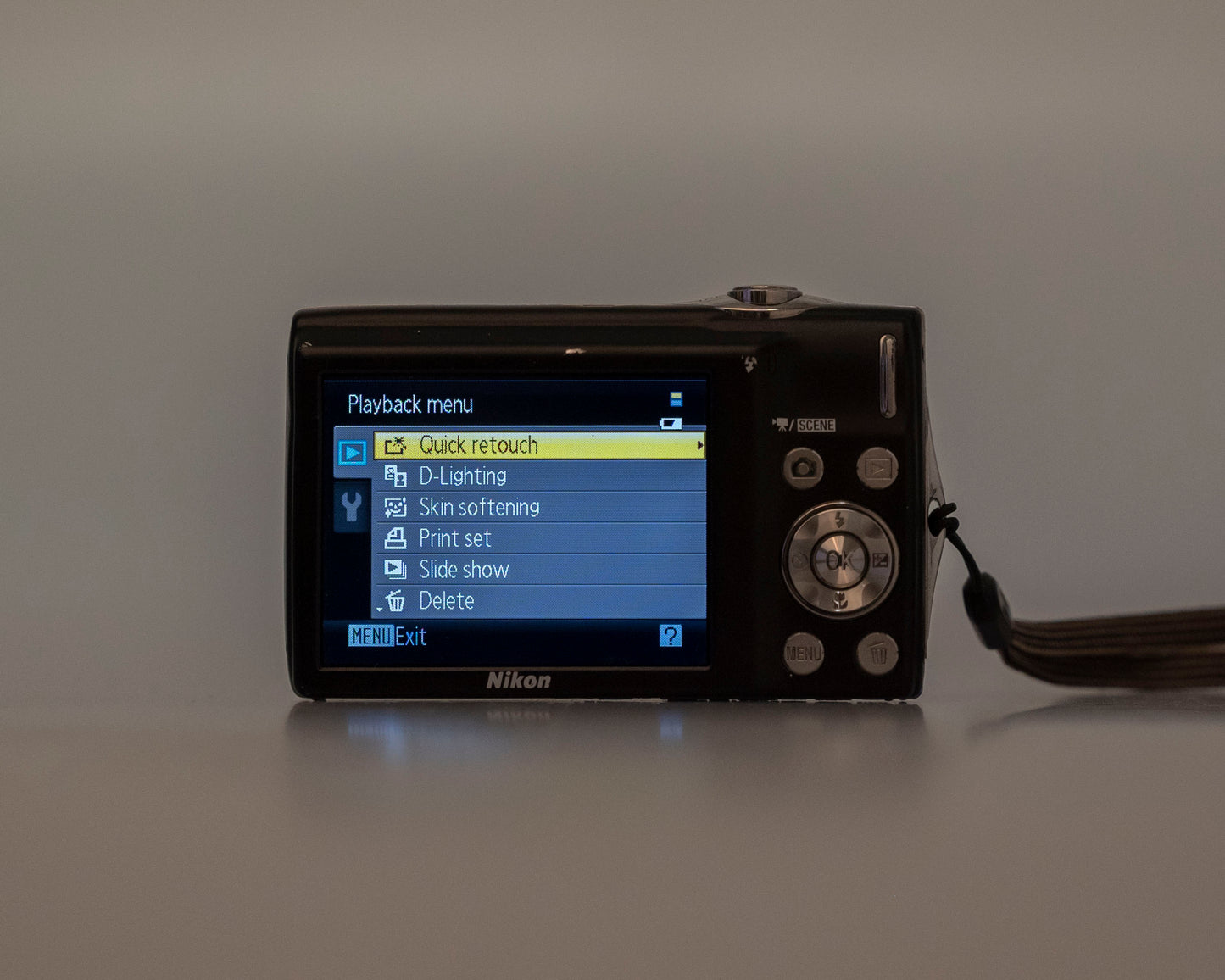 Appareil photo numérique Nikon Coolpix S3000 12MP avec carte SD 4 Go + batterie + chargeur + étui (série 52016559)