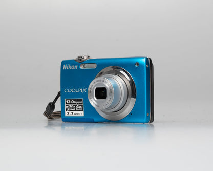 Appareil photo numérique Nikon Coolpix S3000 12MP avec carte SD 4 Go + batterie + chargeur + étui (série 52016559)