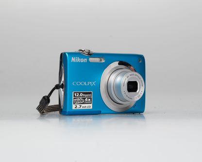 Appareil photo numérique Nikon Coolpix S3000 12MP avec carte SD 4 Go + batterie + chargeur + étui (série 52016559)