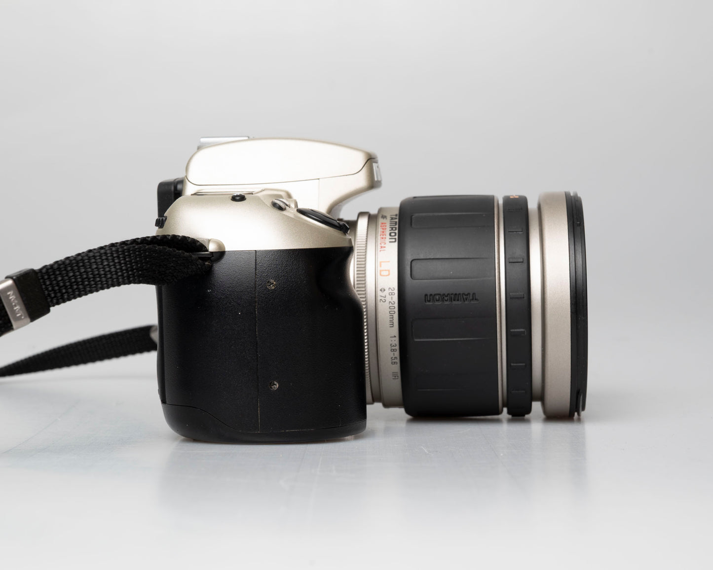Nikon F60 35mm film SLR w/ AF Tamron 28-200mm lens (serial 2281992)