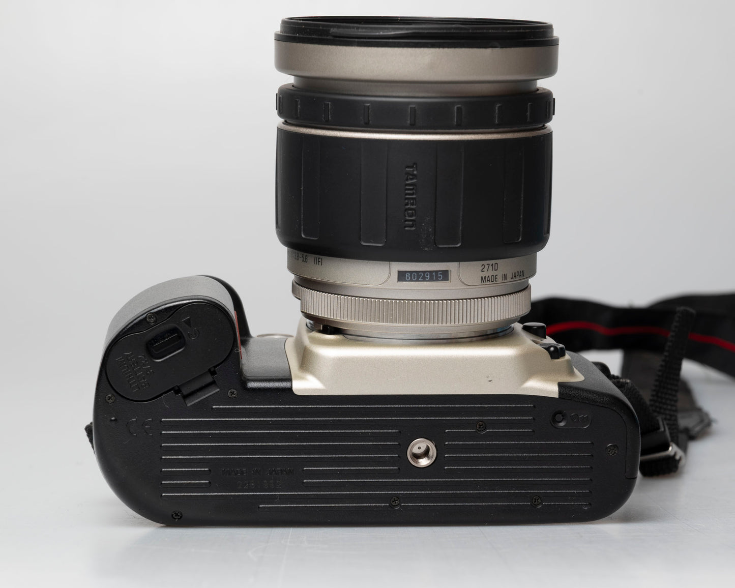 Nikon F60 35mm film SLR w/ AF Tamron 28-200mm lens (serial 2281992)
