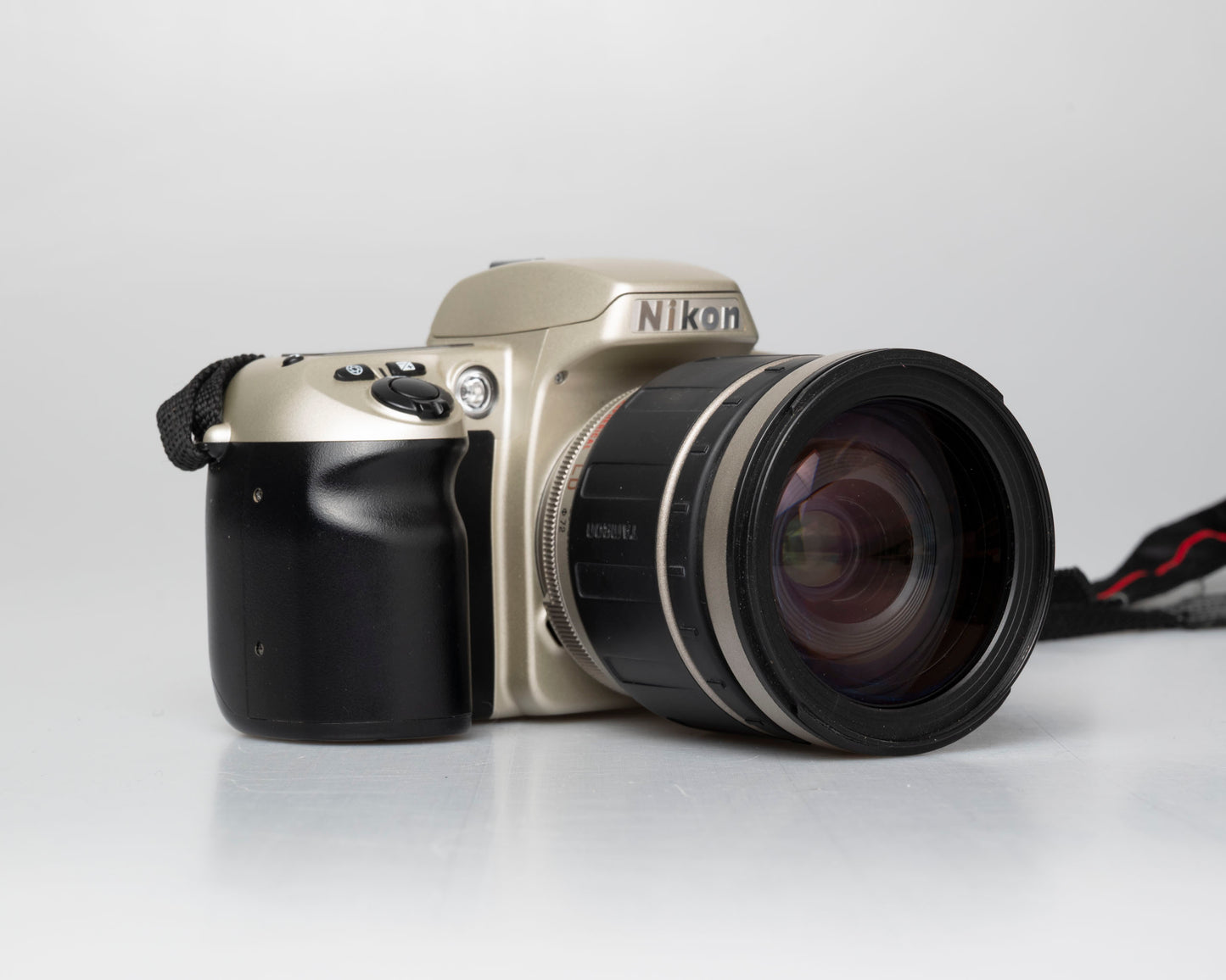 Nikon F60 35mm film SLR w/ AF Tamron 28-200mm lens (serial 2281992)