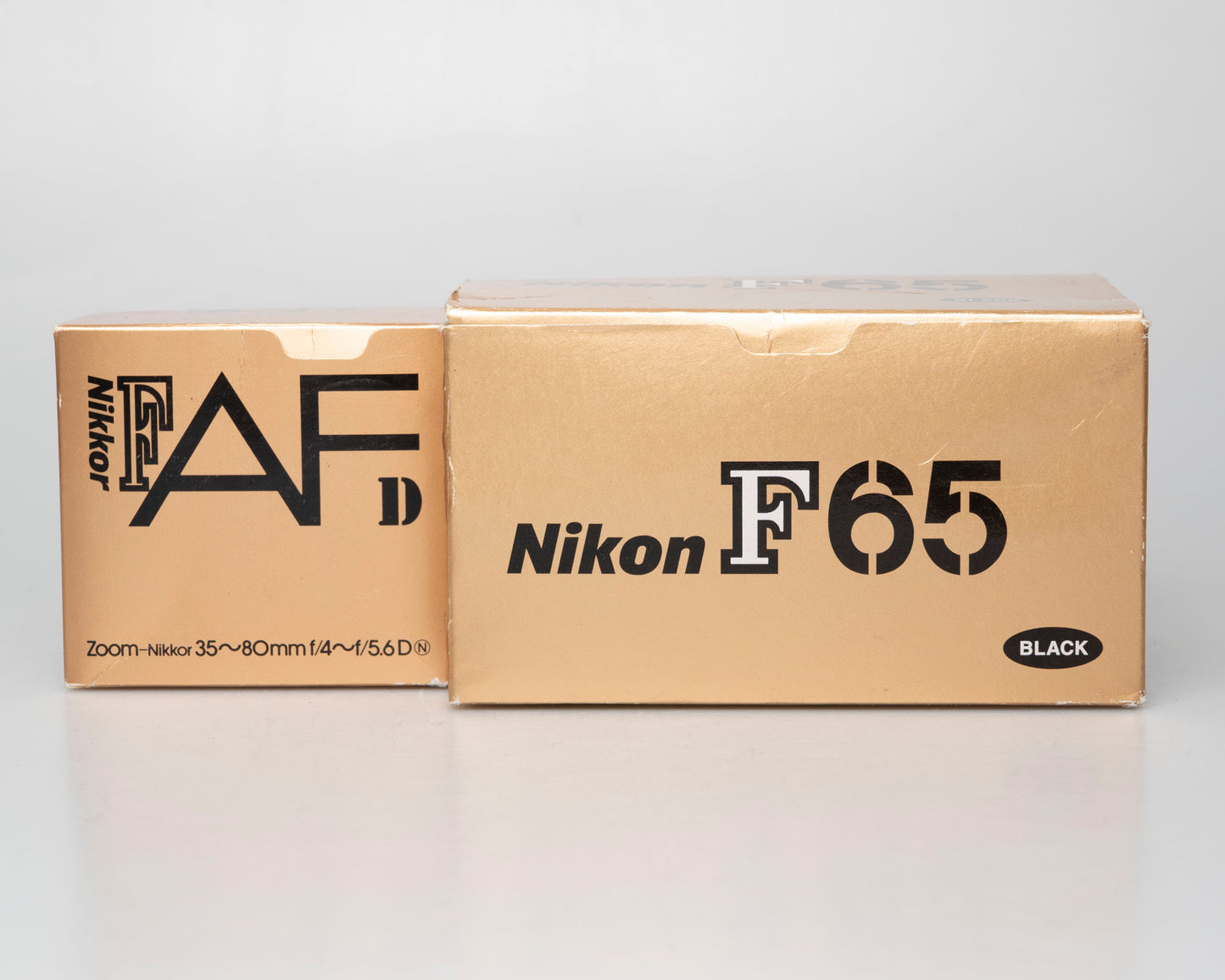 Nikon F65 reflex 35 mm avec objectif AF Nikkor 35-80 mm dans les boîtes d'origine (série 2155890)
