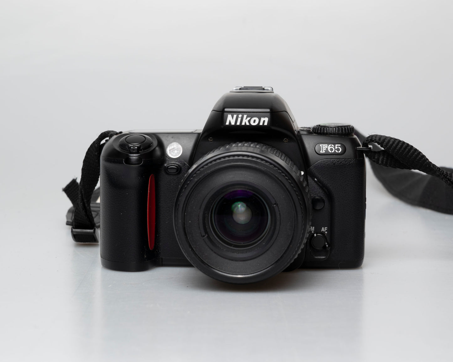 Nikon F65 reflex 35 mm avec objectif AF Nikkor 35-80 mm dans les boîtes d'origine (série 2155890)