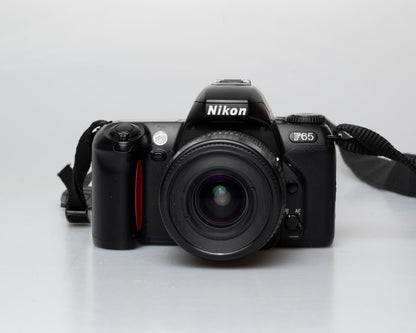 Nikon F65 reflex 35 mm avec objectif AF Nikkor 35-80 mm dans les boîtes d'origine (série 2155890)
