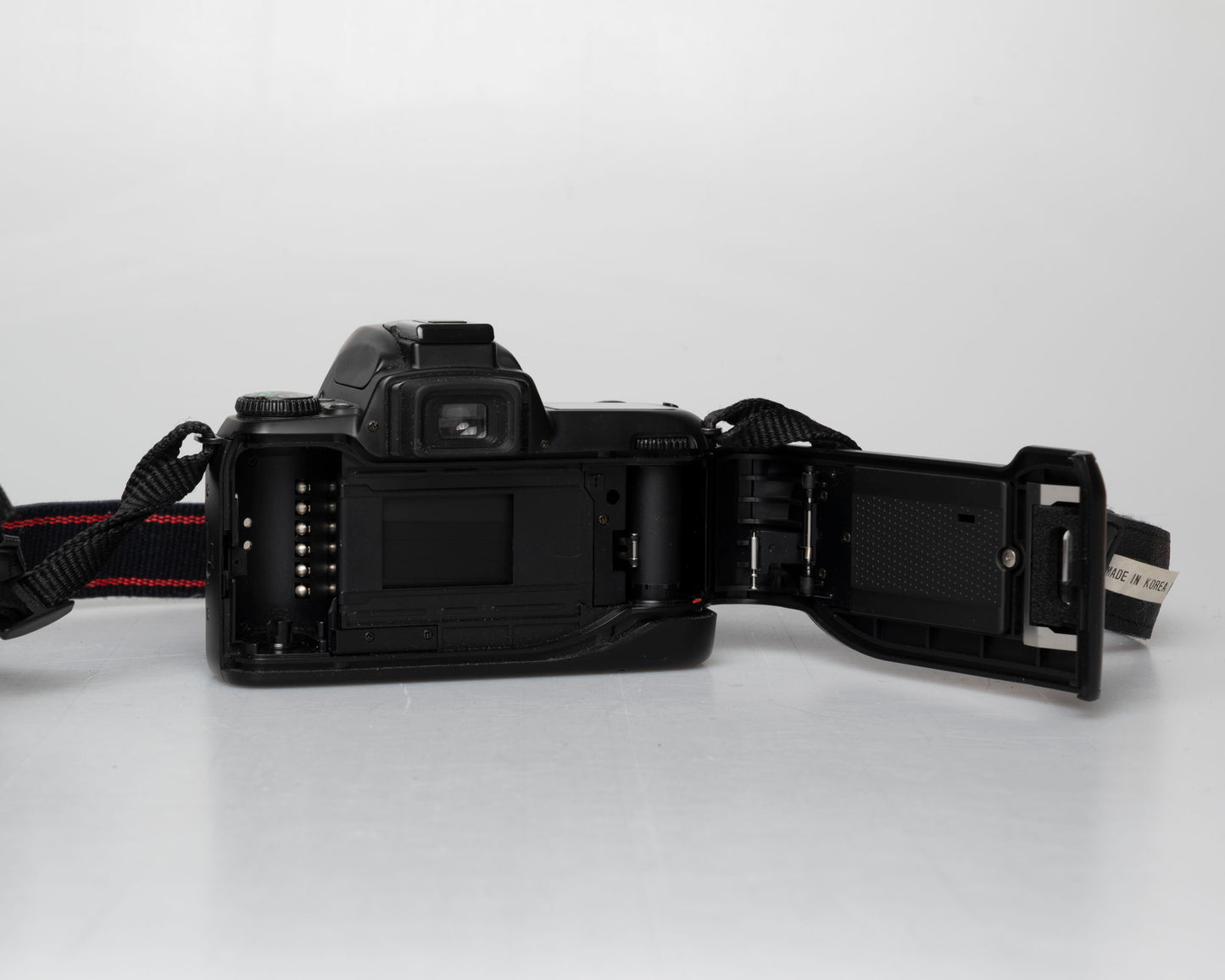 Nikon F65 reflex 35 mm avec objectif AF Nikkor 35-80 mm dans les boîtes d'origine (série 2155890)