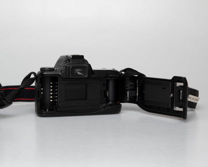 Nikon F65 reflex 35 mm avec objectif AF Nikkor 35-80 mm dans les boîtes d'origine (série 2155890)