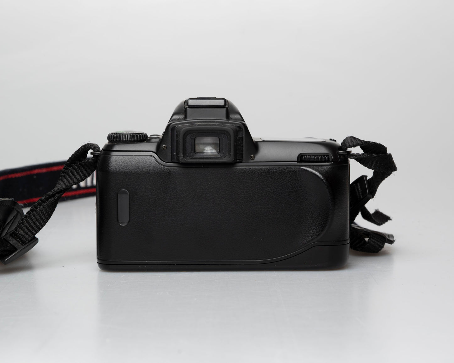 Nikon F65 reflex 35 mm avec objectif AF Nikkor 35-80 mm dans les boîtes d'origine (série 2155890)