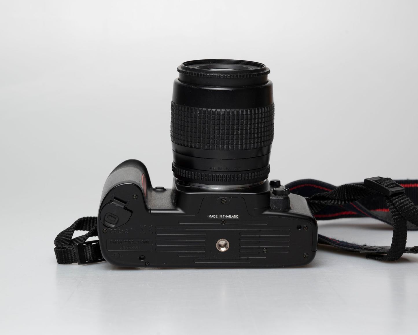Nikon F65 reflex 35 mm avec objectif AF Nikkor 35-80 mm dans les boîtes d'origine (série 2155890)