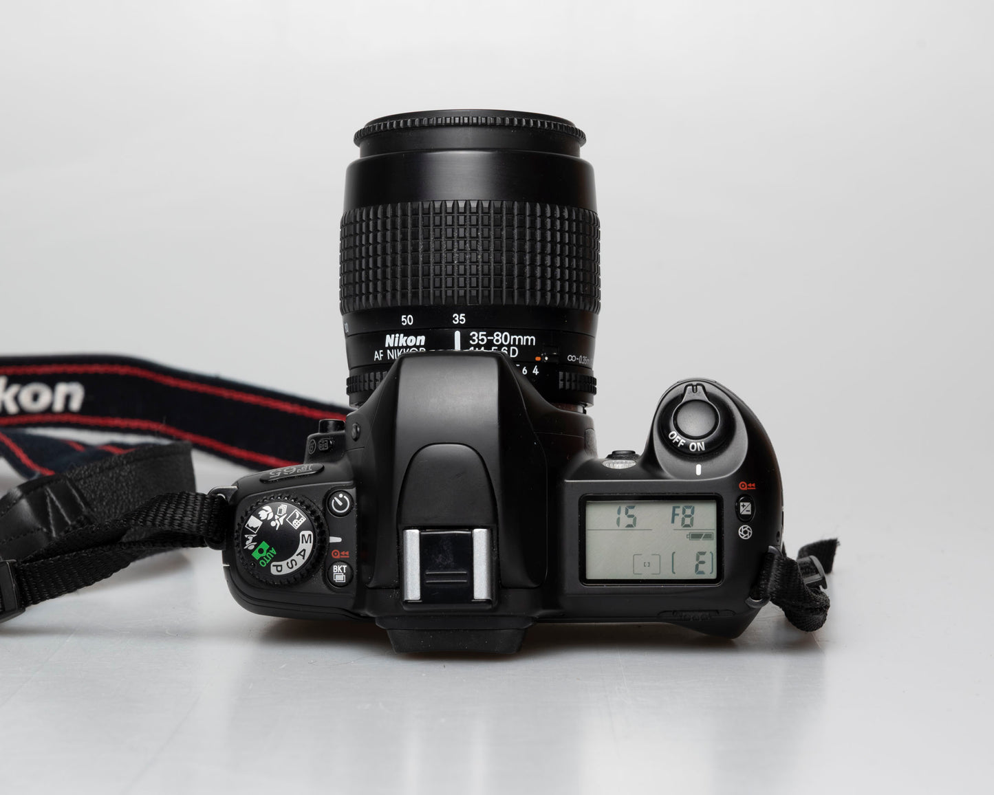 Nikon F65 reflex 35 mm avec objectif AF Nikkor 35-80 mm dans les boîtes d'origine (série 2155890)