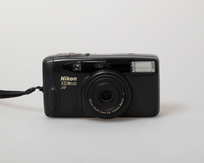 Appareil photo Nikon Zoom 500AF 35 mm avec étui (série 7037755)