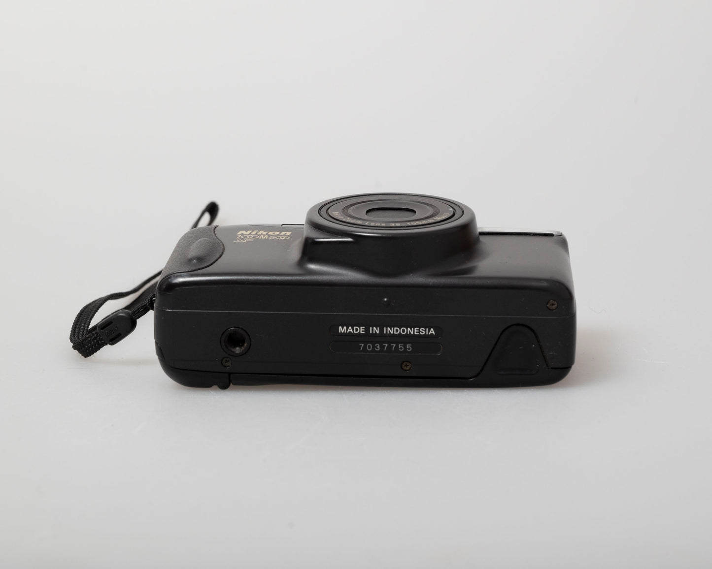 Appareil photo Nikon Zoom 500AF 35 mm avec étui (série 7037755)