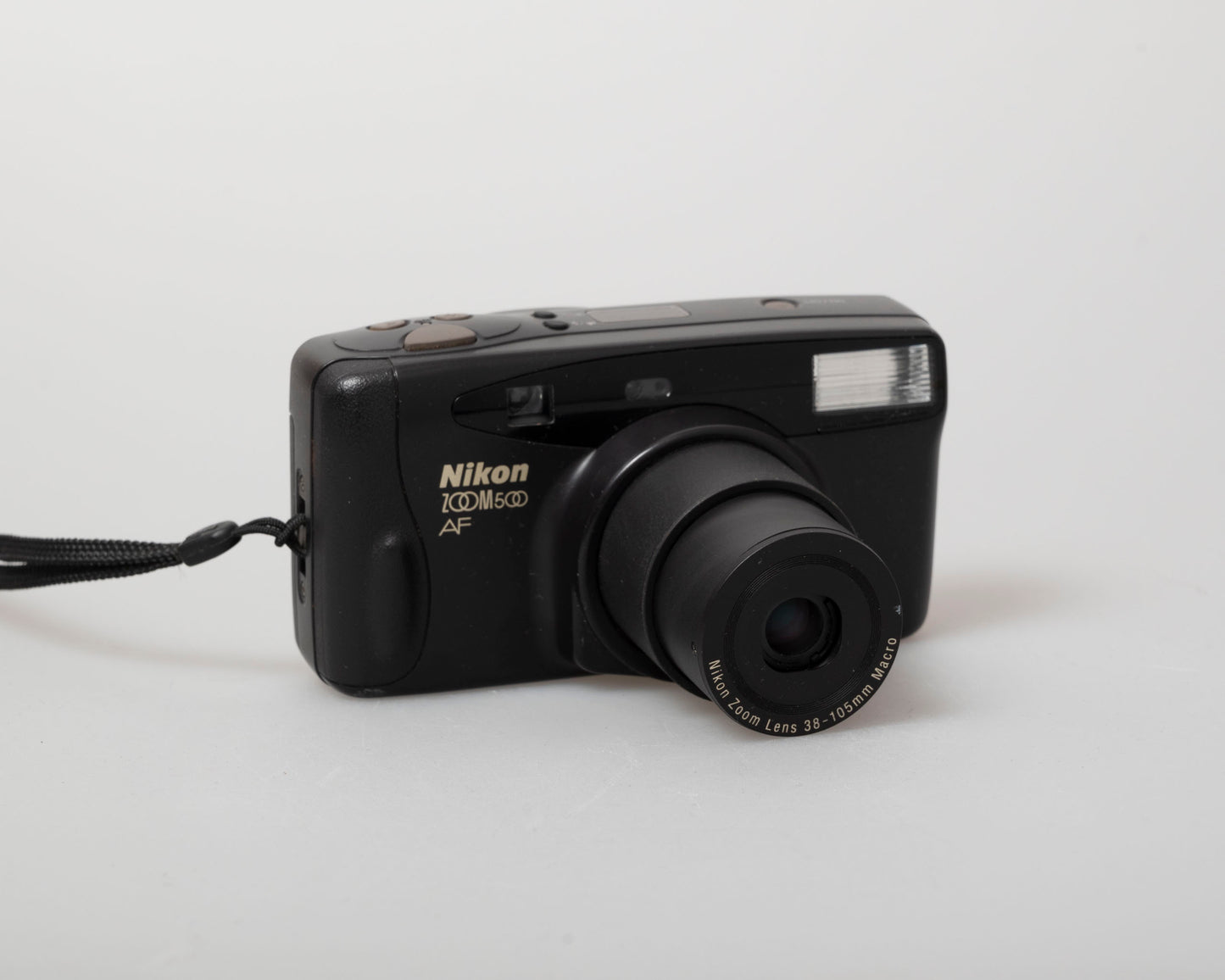 Appareil photo Nikon Zoom 500AF 35 mm avec étui (série 7037755)