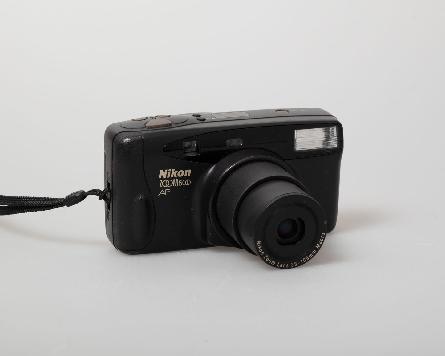 Appareil photo Nikon Zoom 500AF 35 mm avec étui (série 7037755)