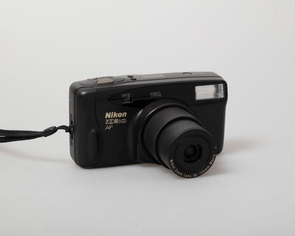 Appareil photo Nikon Zoom 500AF 35 mm avec étui (série 7037755)