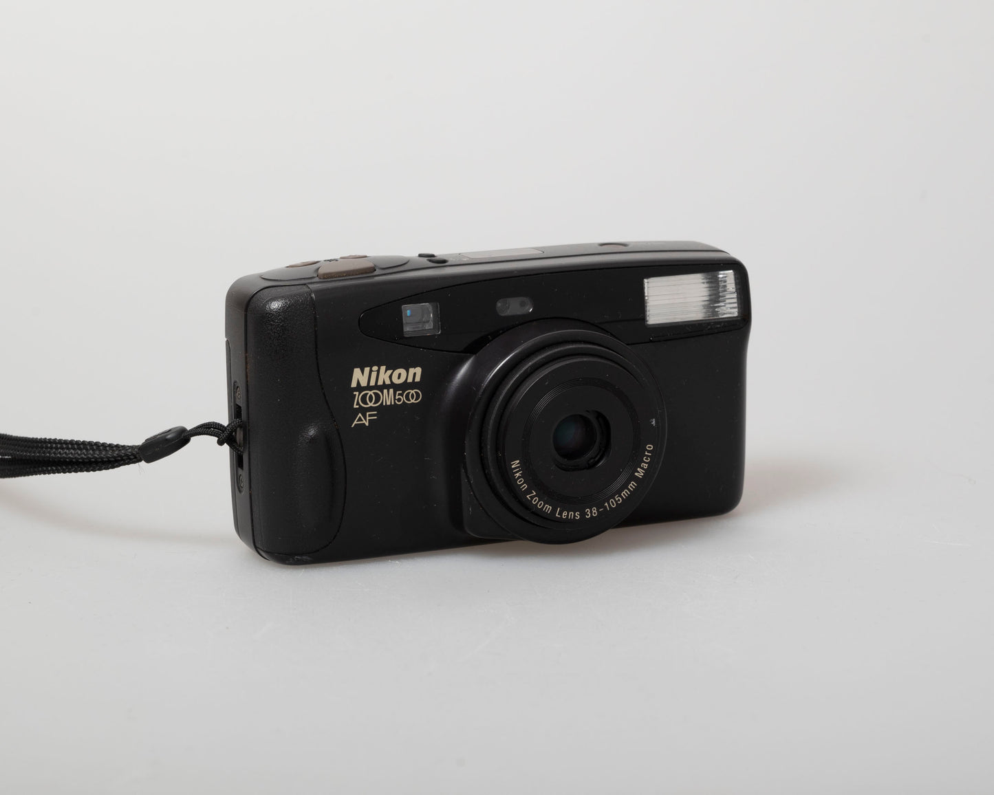 Appareil photo Nikon Zoom 500AF 35 mm avec étui (série 7037755)
