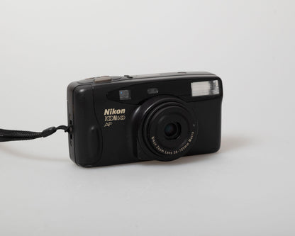 Appareil photo Nikon Zoom 500AF 35 mm avec étui (série 7037755)