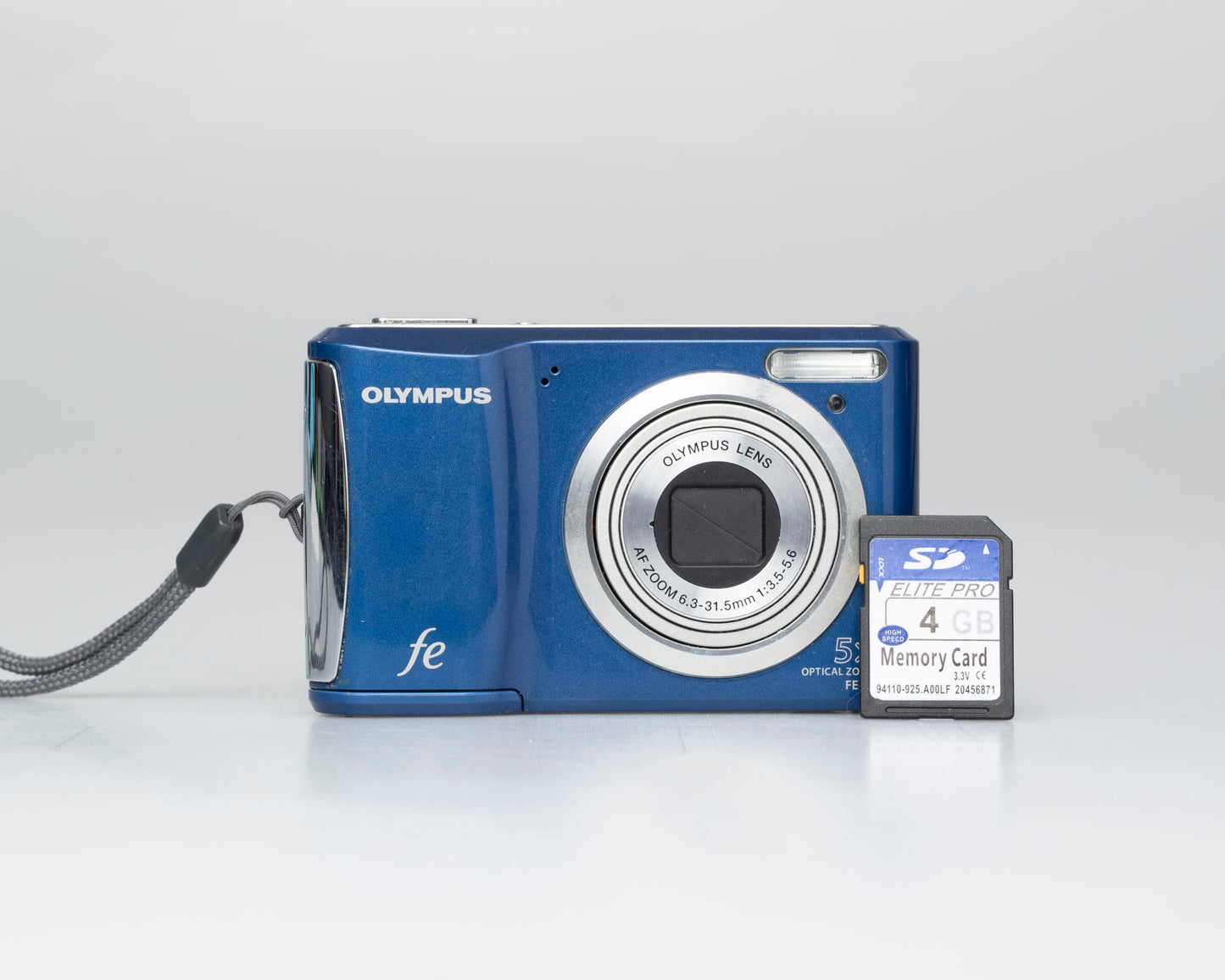 Appareil photo numérique à capteur CCD Olympus FE-47 14 MP avec carte SD de 4 Go (série UAAA15648)