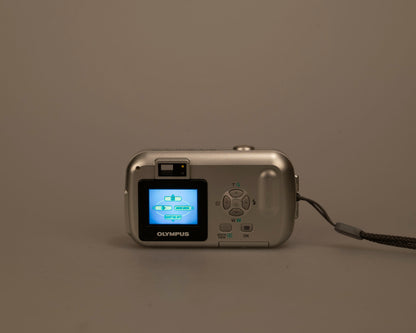 Olympus Camedia D-395 3.2 MP CCD sensor digicam w/ 256MB XD card (uses AA batteries)