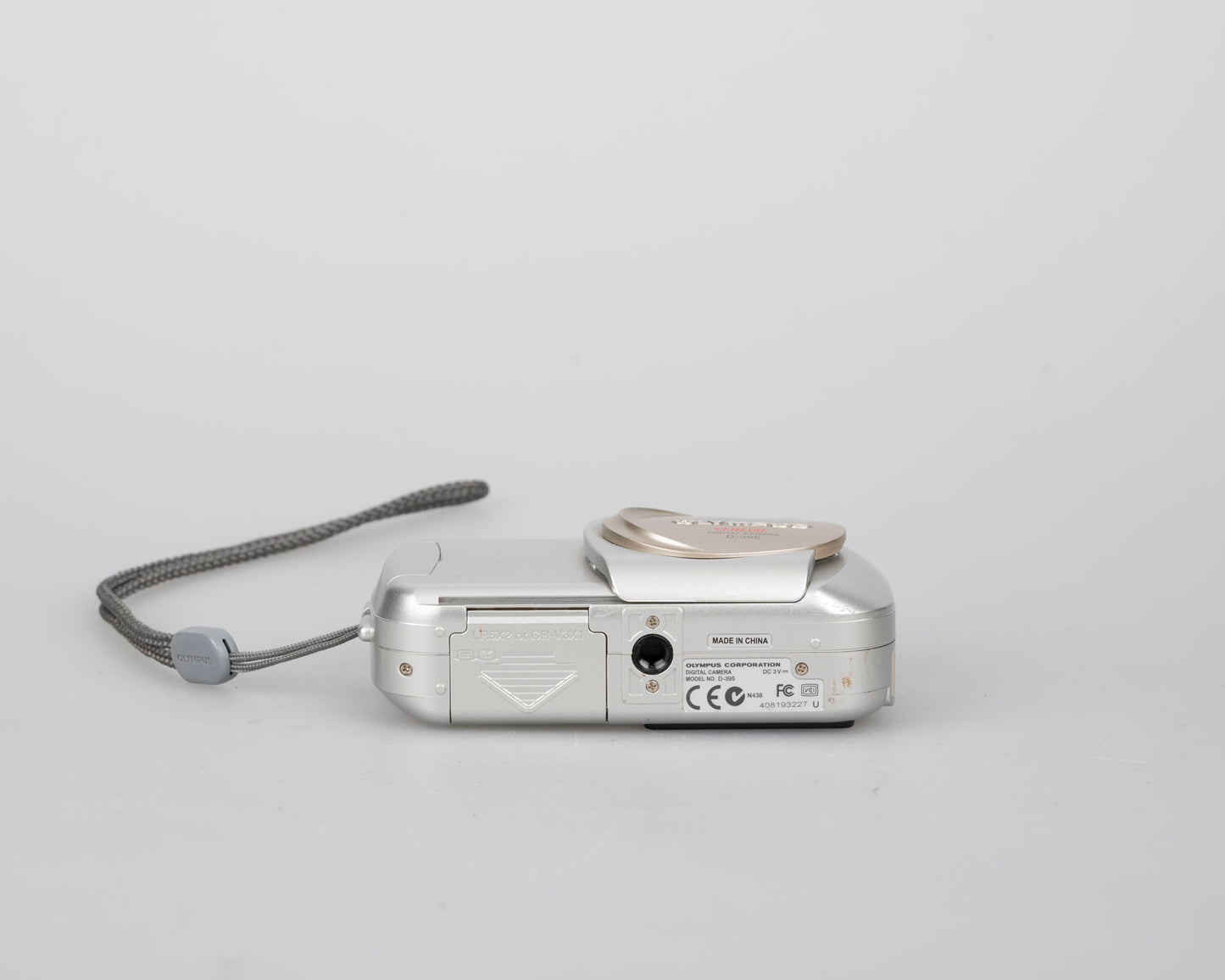 Olympus Camedia D-395 3.2 MP CCD sensor digicam w/ 256MB XD card (uses AA batteries)