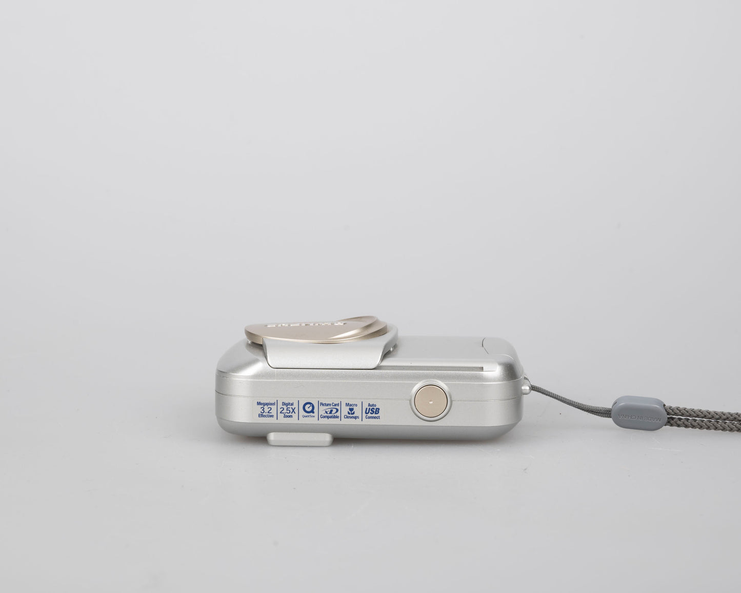 Olympus Camedia D-395 3.2 MP CCD sensor digicam w/ 256MB XD card (uses AA batteries)