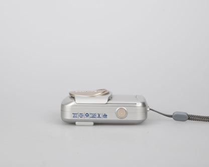 Olympus Camedia D-395 3.2 MP CCD sensor digicam w/ 256MB XD card (uses AA batteries)