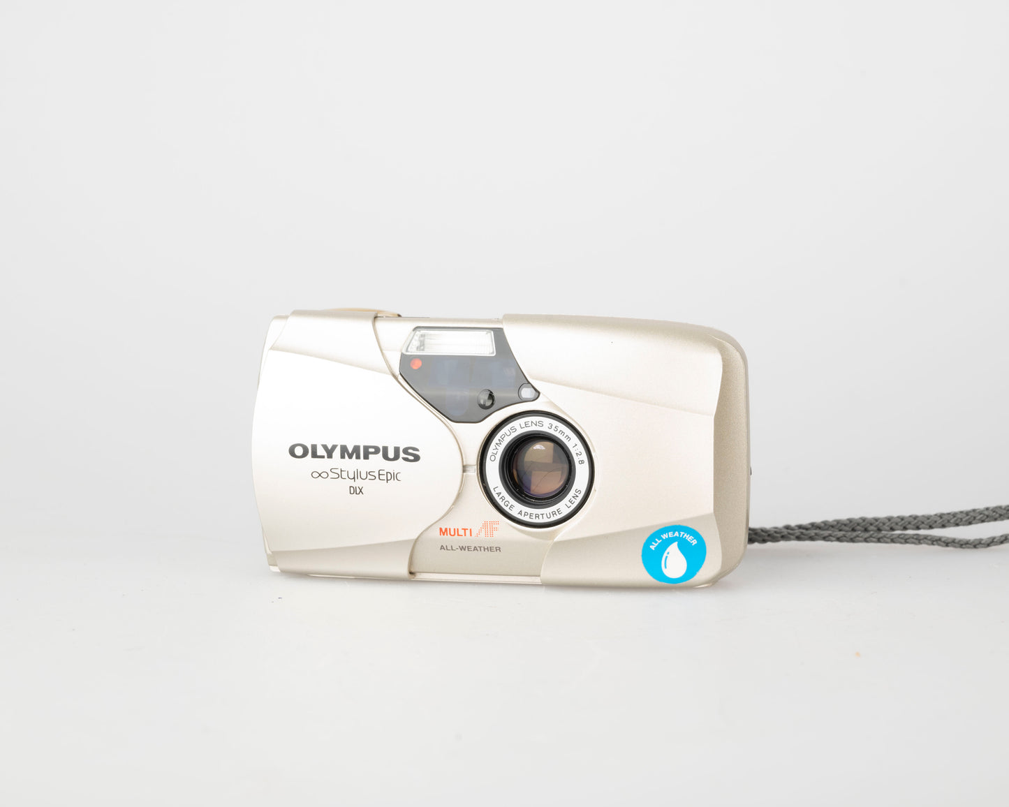Olympus ∞ Stylus Epic (alias mju II ou µ[Mju:]-II) Appareil photo argentique 35 mm avec étui + télécommande + manuel (série 7830782)