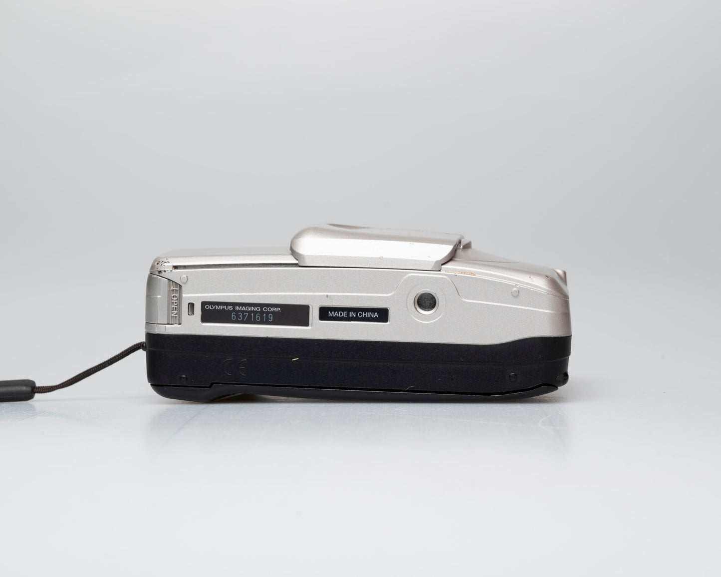 Olympus Infinity Zoom 70 35mm camera (serial 6371619)