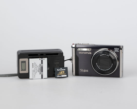 Olympus Stylus 9000 12MP CCD sensor digicam w/ charger + battery + 128MB XD card