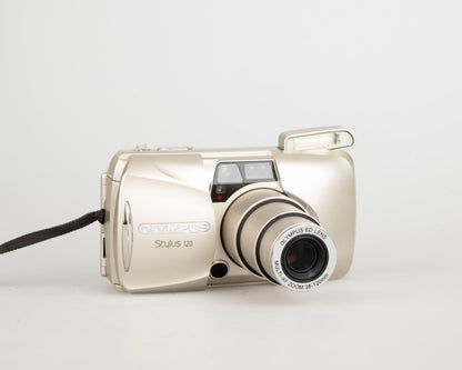 Olympus Stylus 120 (alias mju-III 120) appareil photo argentique 35mm avec étui (numéro de série 4740279)