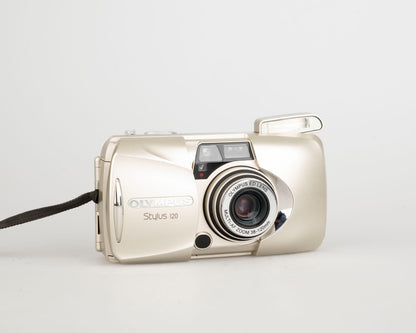 Olympus Stylus 120 (alias mju-III 120) appareil photo argentique 35mm avec étui (numéro de série 4740279)
